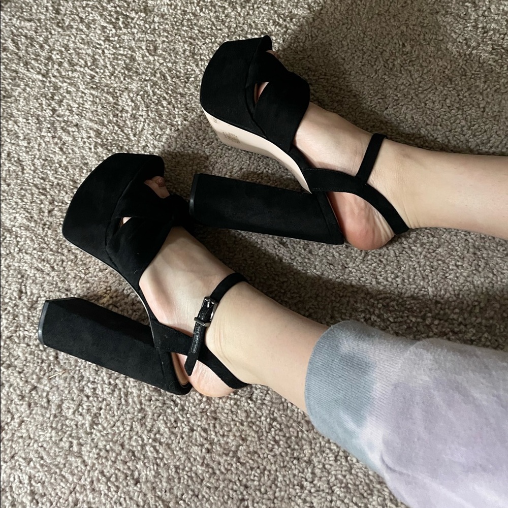 Black High Heels 👠